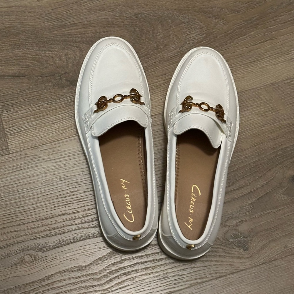 Circus NY by Sam Edelman Deana White Loafers w/ Gold Chain Detail, Size 8.5